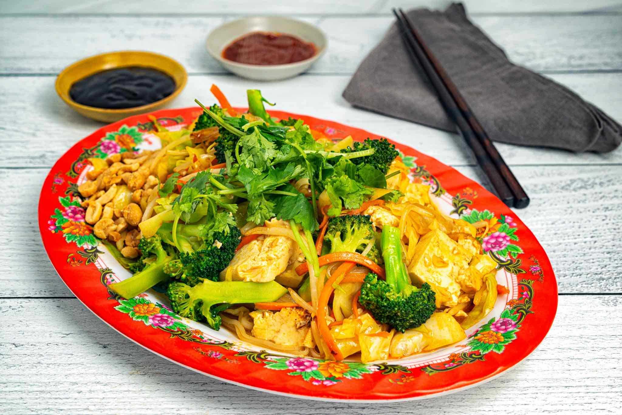 Chowfun with tofu andvegetables